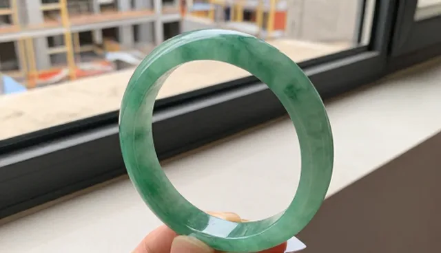稳定货源与产品品质的取舍:两种做法对比